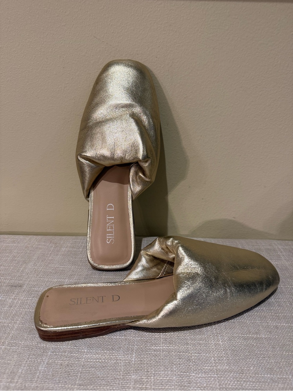 SILENT D Metallic Gold Puffed Leather Mule Flats Size 41 US 10⁠